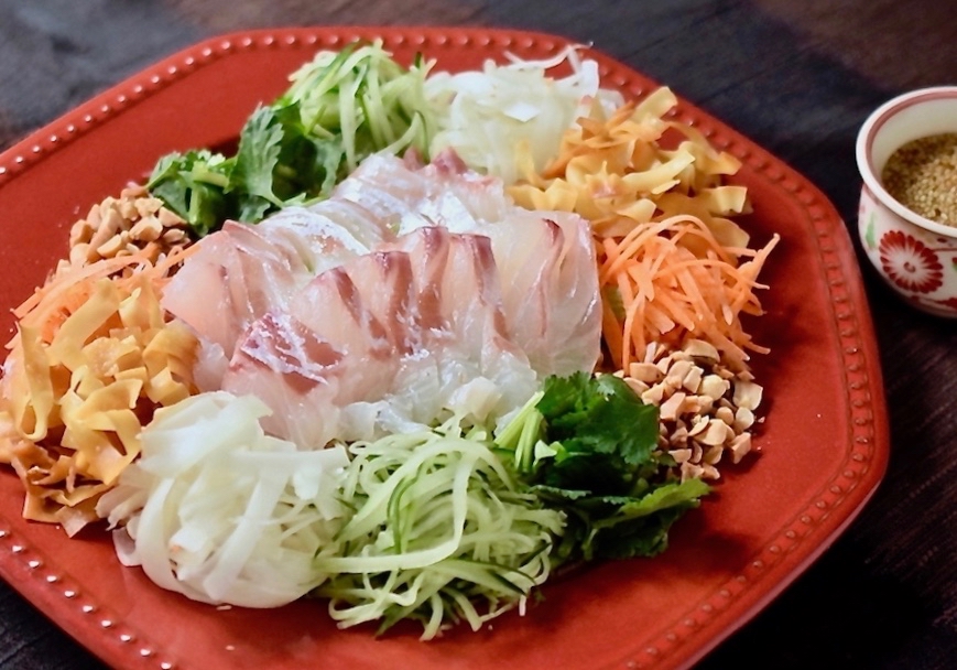 いろいろ食感、タイの中華風刺し身サラダ